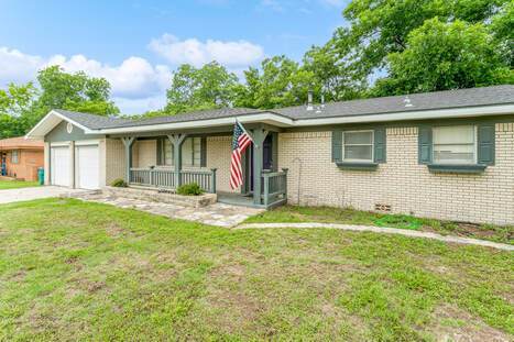 931 N Harbin Dr in Stephenville, TX - Building Photo