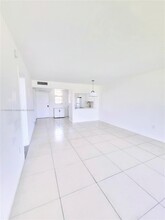 3010 Marcos Dr in Aventura, FL - Building Photo - Building Photo