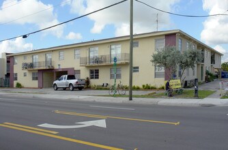 3916 Palm Ave in Hialeah, FL - Foto de edificio - Building Photo