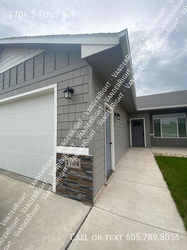 1704 S Foss Ave in Sioux Falls, SD - Building Photo - Building Photo