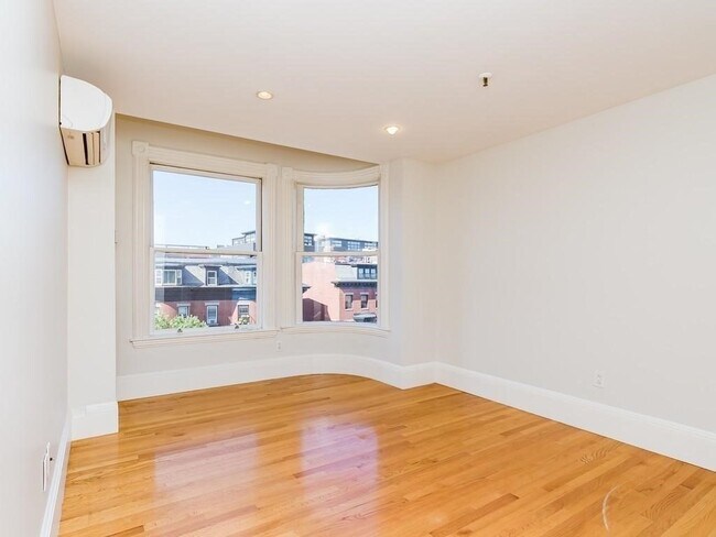 492 Massachusetts Ave in Boston, MA - Building Photo - Building Photo