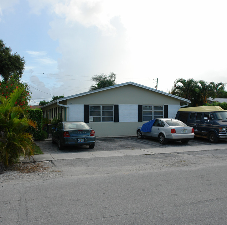 217 SW 23rd St in Fort Lauderdale, FL - Building Photo