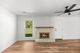 1101 Stuart Dr in Moncks Corner, SC - Building Photo - Building Photo
