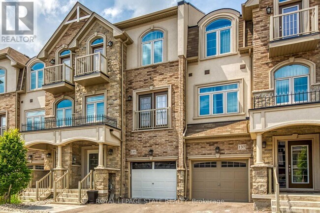135 Borers Creek Cir in Hamilton, ON - Building Photo - Building Photo