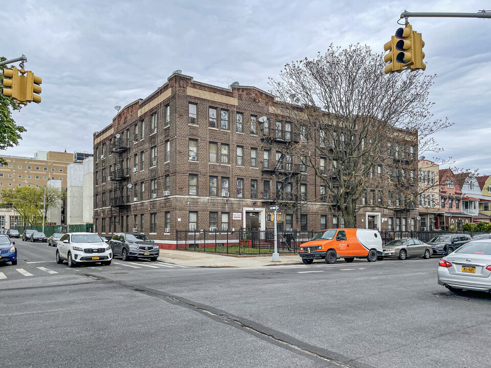 363 Linden Blvd in Brooklyn, NY - Building Photo