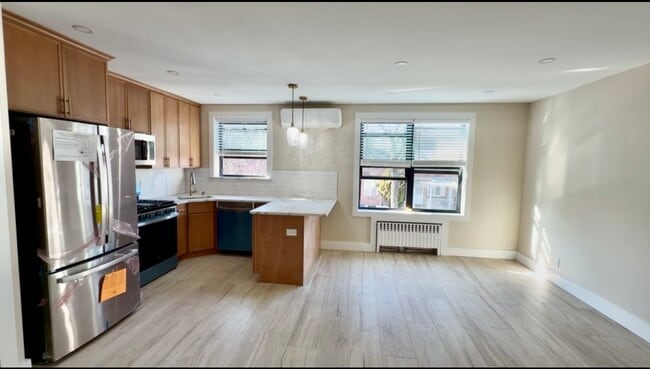 2569 49th St, Unit 2 in Astoria, NY - Foto de edificio - Building Photo