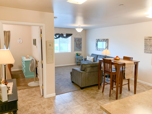 14310 67th Ave NE, Unit 1 Bed 1 Bath in Arlington, WA - Foto de edificio - Building Photo