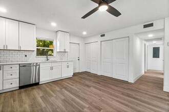 4400 Greenwood Ave in West Palm Beach, FL - Building Photo - Building Photo