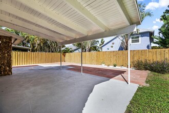 2552 Ella St in Delray Beach, FL - Building Photo - Building Photo