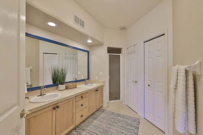 1593 Pinellas Bayway S in St. Petersburg, FL - Building Photo - Building Photo