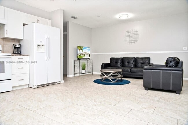 722 SE Thanksgiving Ave in Port St. Lucie, FL - Building Photo - Building Photo