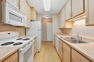 Forest Place Apartments in St. Paul, MN - Building Photo