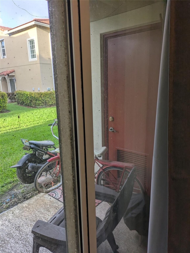 9073 Plymouth Pl in Tamarac, FL - Foto de edificio - Building Photo