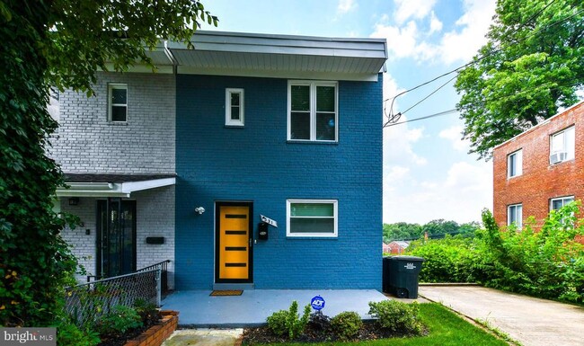 property at 531 Hilltop Terrace SE