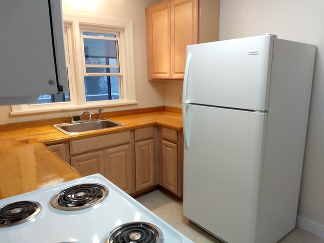 8806 Gayton Rd in Richmond, VA - Foto de edificio - Building Photo