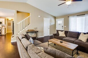 525 SE Gleneden Place in Bend, OR - Building Photo