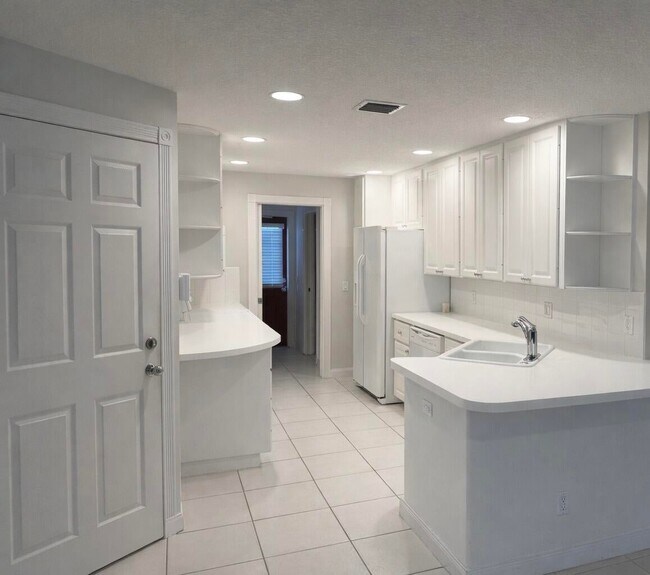 3200 W Community Dr in Jupiter, FL - Foto de edificio - Building Photo