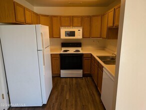 8017 E Long Mesa Dr-Unit -B in Prescott Valley, AZ - Building Photo - Building Photo