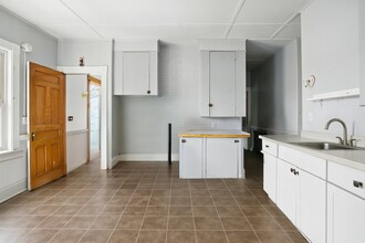 310 Turner St, Unit 2 in Auburn, ME - Building Photo - Building Photo
