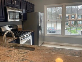 173 Foxbridge Village Rd in Branford, CT - Building Photo - Building Photo