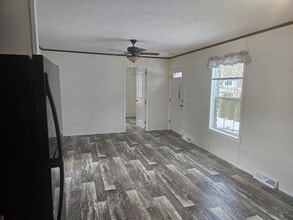 20 Providence New London Tpke in North Stonington, CT - Building Photo - Building Photo