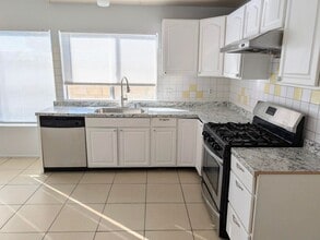 914 W Alton Ave in Santa Ana, CA - Building Photo - Building Photo