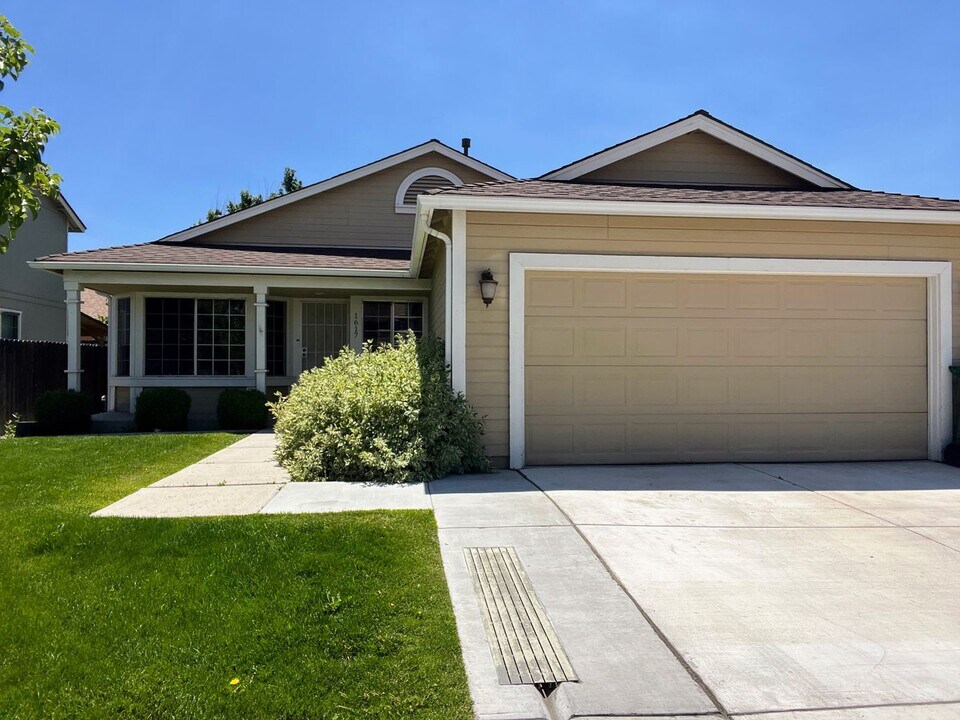 1617 Maple Creek Ln in Carson City, NV - Building Photo