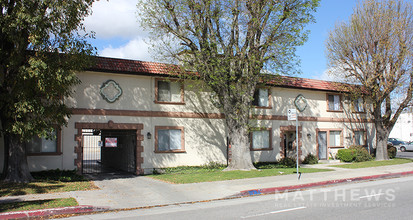 7355 Woodley Ave in Van Nuys, CA - Building Photo - Building Photo