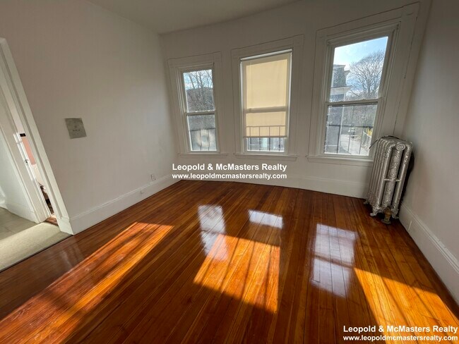 146 Oxford St, Unit 8