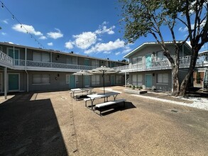 Monarch Court in Dallas, TX - Foto de edificio - Building Photo