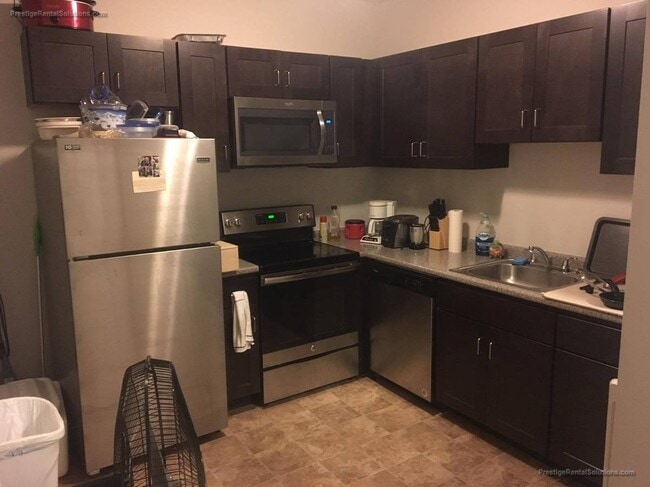23 Maple St, Unit 3 in Watertown, MA - Building Photo - Building Photo