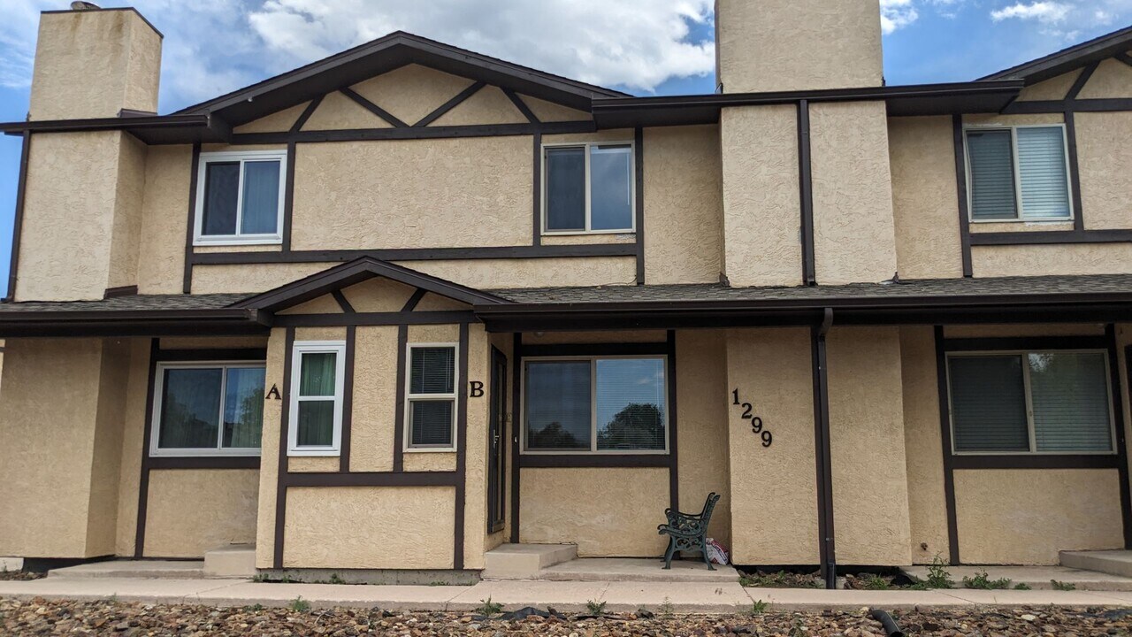 1299 Vondelpark Dr in Colorado Springs, CO - Building Photo