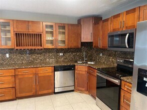 9162 Vineyard Lake Dr in Plantation, FL - Building Photo - Building Photo