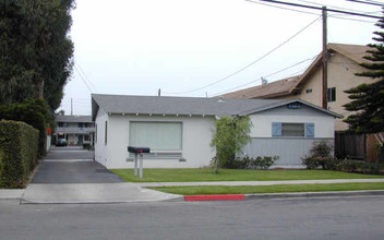 240 Avocado St in Costa Mesa, CA - Building Photo - Building Photo