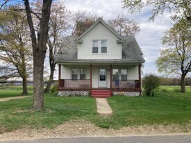 32 Knightly Rd in Hadley, MA - Building Photo