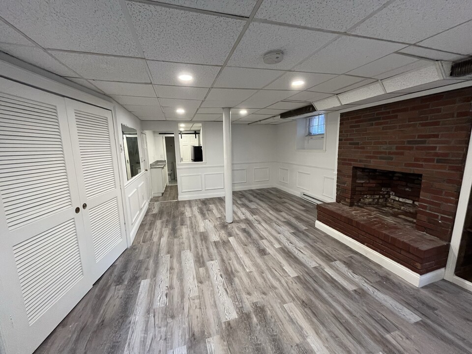 11 Myrtle St, Unit B in Boston, MA - Building Photo
