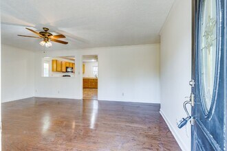 111 Daniels Dr in Franklin, TN - Foto de edificio - Building Photo