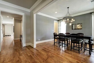1331 Chippendale Rd in Houston, TX - Foto de edificio - Building Photo