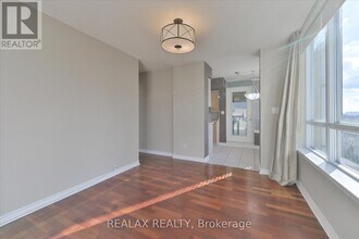 2 Rean Dr in Toronto, ON - Building Photo - Building Photo