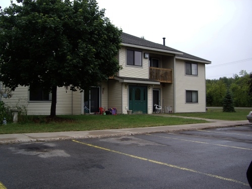 Town Square Apartments in Ishpeming, MI - Building Photo - Building Photo