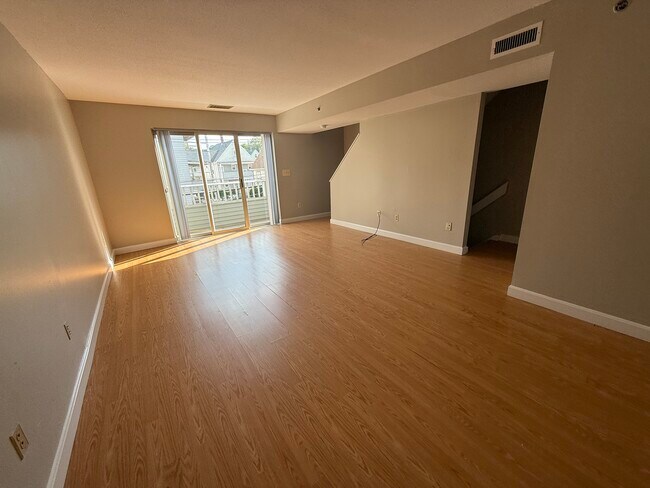 154 North Beacon St, Unit B2 in Boston, MA - Foto de edificio - Building Photo