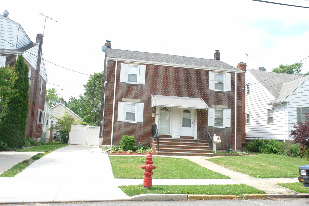 303-305 Paderewski Ave in Perth Amboy, NJ - Building Photo