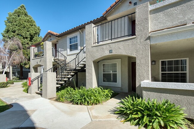 Camino Ruiz Square in Camarillo, CA - Building Photo - Building Photo