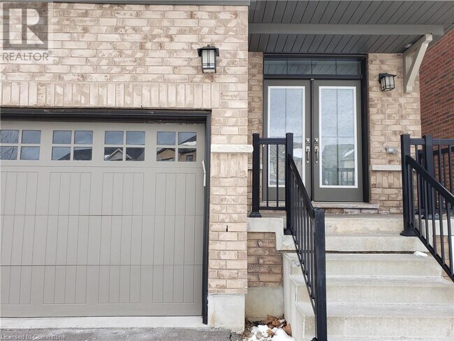 36 Aldgate Ave in Hamilton, ON - Building Photo - Building Photo