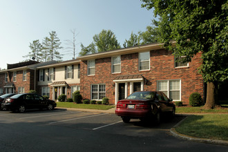 Camelot East in Louisville, KY - Building Photo - Building Photo