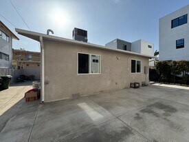 1207 N Kingsley Dr in Los Angeles, CA - Building Photo