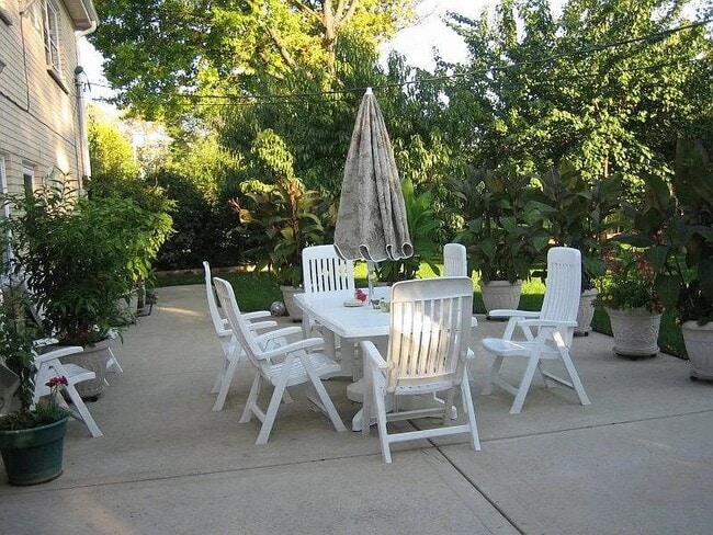 217 E Valley Ln, Unit 2nd Floor in Arlington Heights, IL - Building Photo - Building Photo