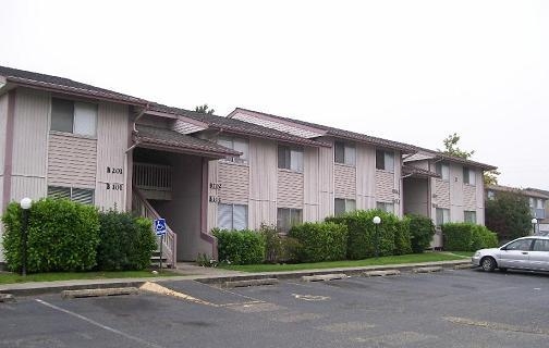 Commodore Apartments in Oak Harbor, WA - Foto de edificio