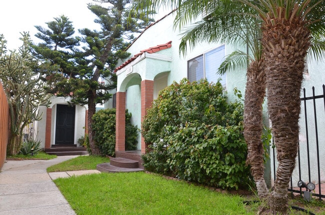 property at 1128 Mariposa Ave