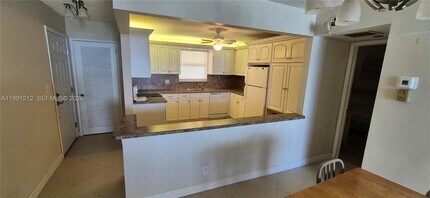 1051 Hillsboro Mile in Hillsboro Beach, FL - Building Photo - Building Photo